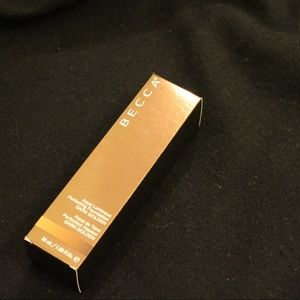 BECCA Aqua Luminous Perfecting Foundation
